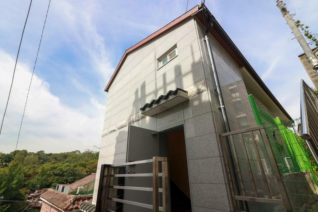 Jj's House