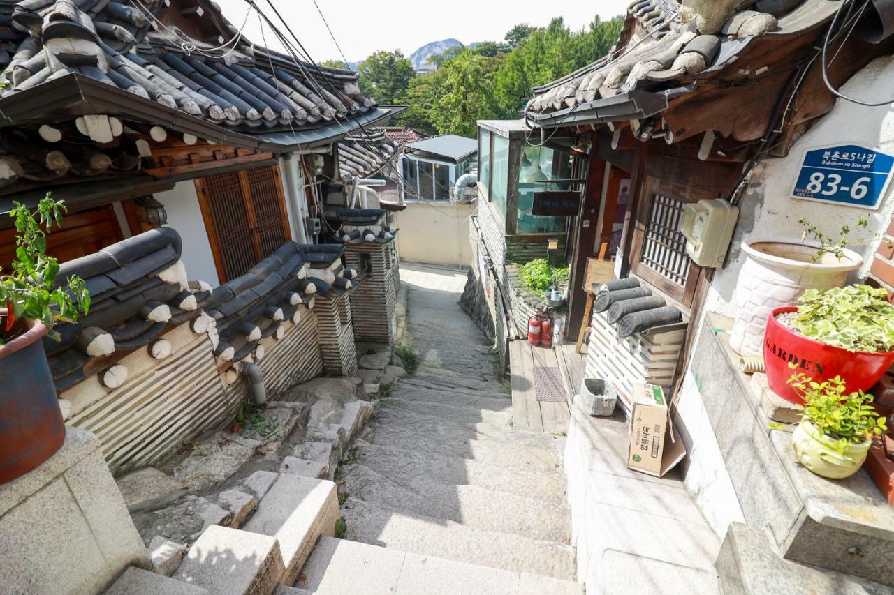 Jj's House